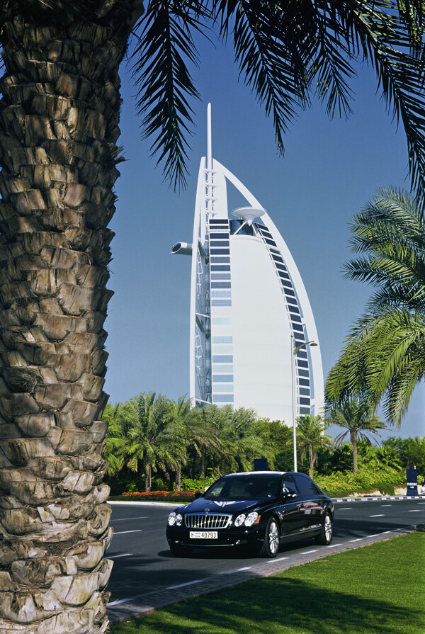 迈巴赫在迪拜图片
