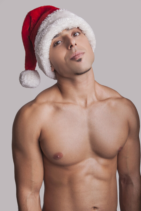 戴着圣诞帽的肌肉男图片