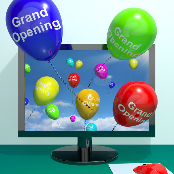 盛大的开幕式气球从计算机显示出新的网上商店推出
