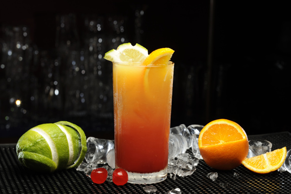 橙汁飲料與冰塊圖片