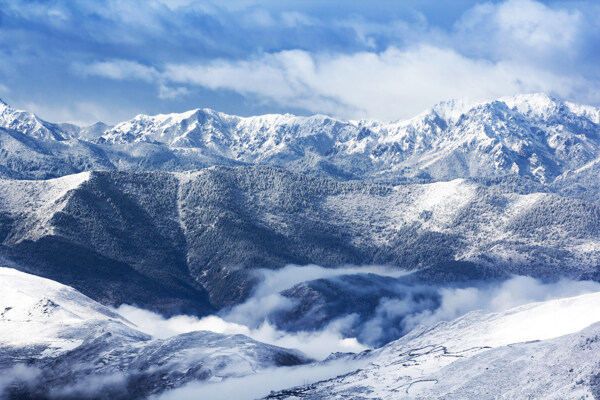 雪山山脉风景图片