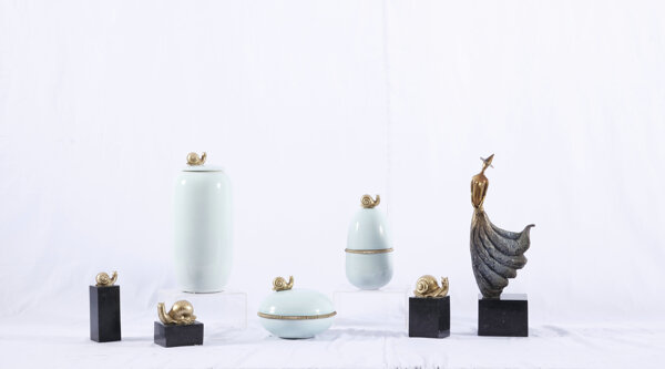 纯铜蜗牛雕塑陶瓷罐子摆件图