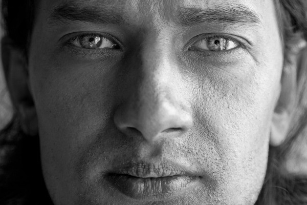 特寫側(cè)光男人的臉圖片
