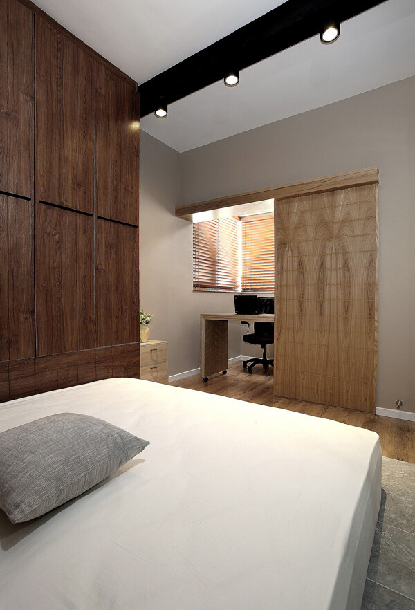 日式雅致卧室深褐色衣柜室内装修效果图