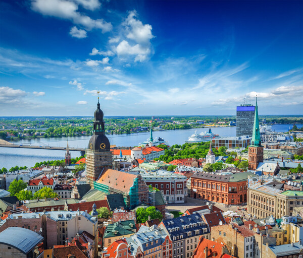 欧洲小镇风景照片时钟楼建筑河流图片