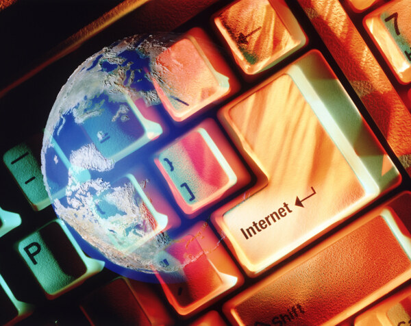 地球与键盘创意海报图片