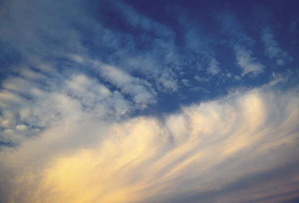 日落时的天空云彩图片