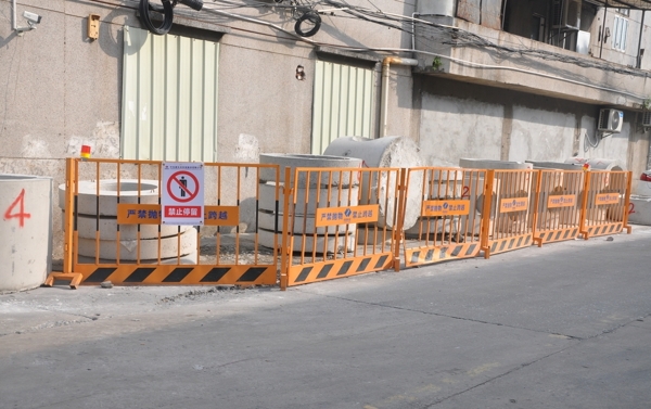 市政排水改造工地护栏工地现场图片