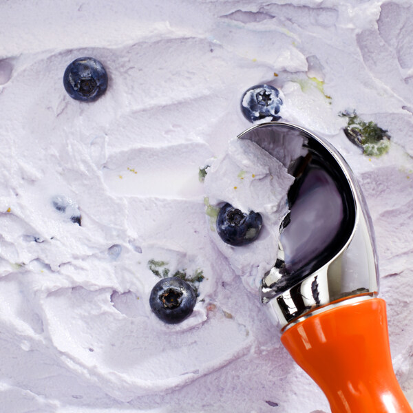 蓝莓冰淇淋摄影图片