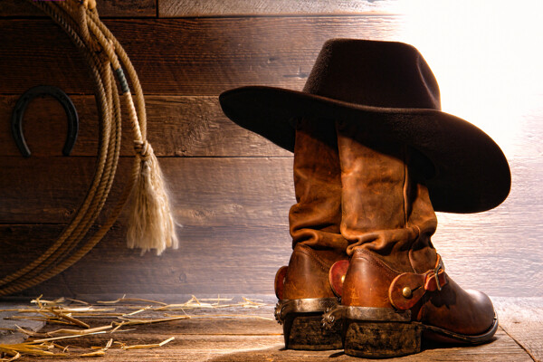 牛仔帽子和绳子靴子图片