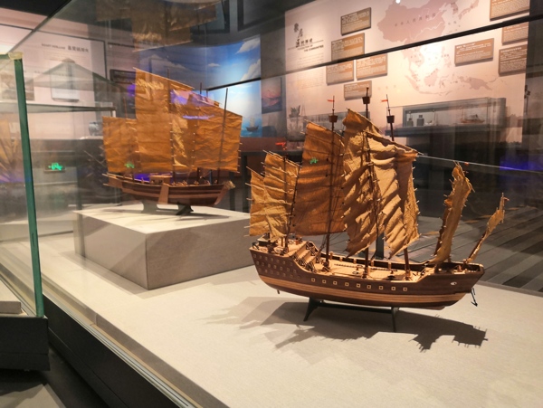 古代木船宝船郑和船模型