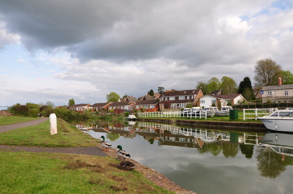 乡村河流风景图片