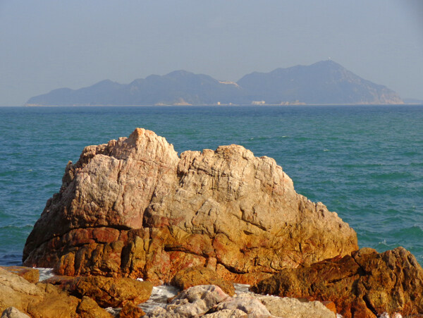 海邊巖石圖片