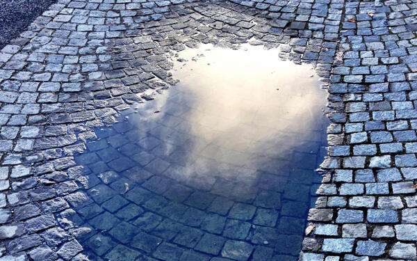 雨后水洼圖片