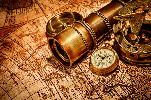 地图与航海工具