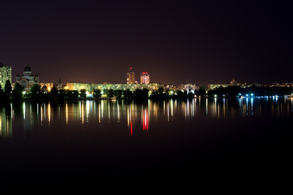 海邊的城市夜景