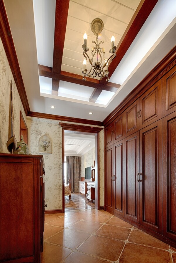 现代奢华客厅木制背景墙室内装修效果图