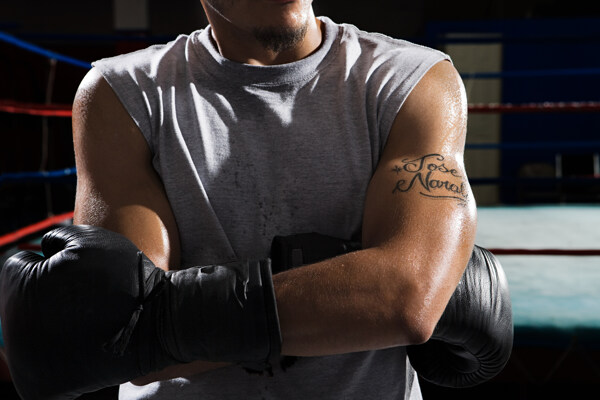 拳击手健壮肌肉特写图片图片