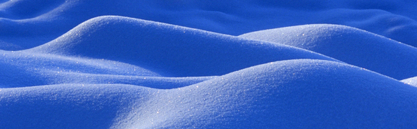 蓝色雪景海报背景图片