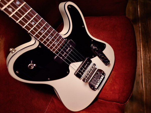 白色摇滚的电子吉他jpg