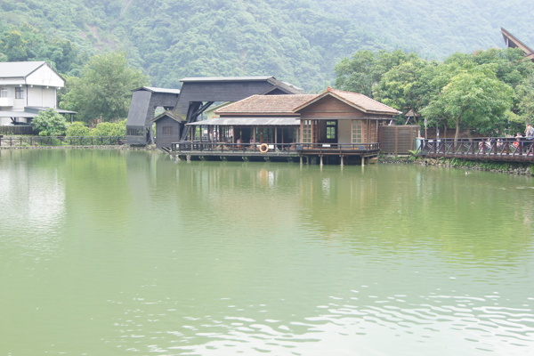 湖畔木屋图片