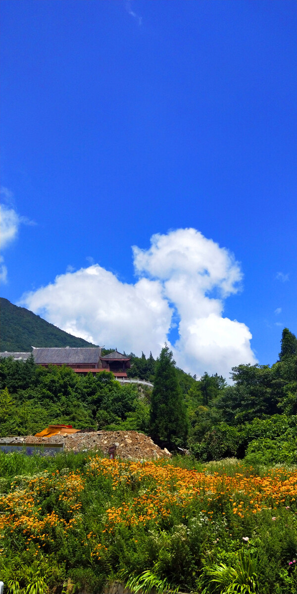 藍(lán)天白云