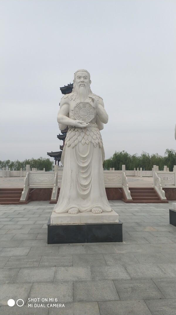 乾坤湾伏羲雕塑