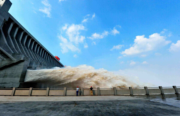 长江三峡大坝泄洪图片