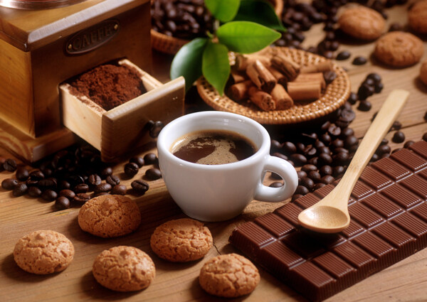 咖啡巧克力和饼干图片