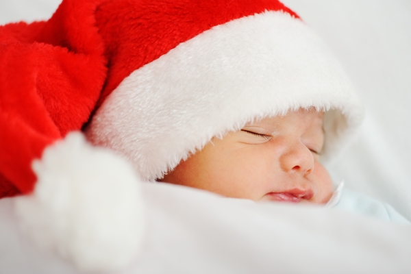 睡觉的圣诞宝宝摄影图片