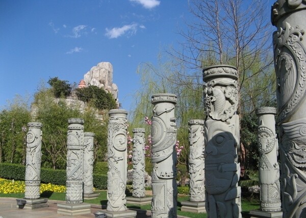 昆明世博园雕花石柱图片