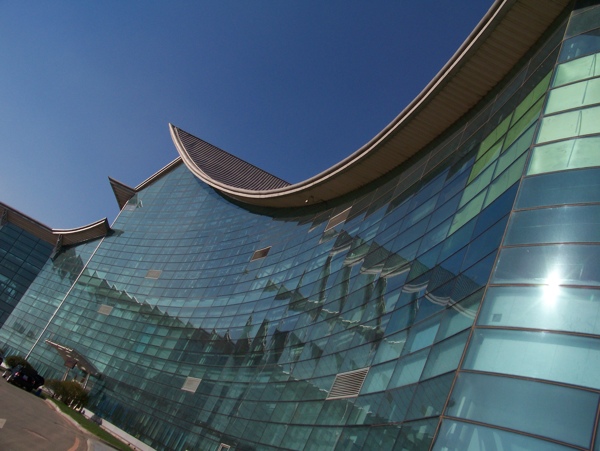 沈阳桃仙机场大楼玻璃墙图片