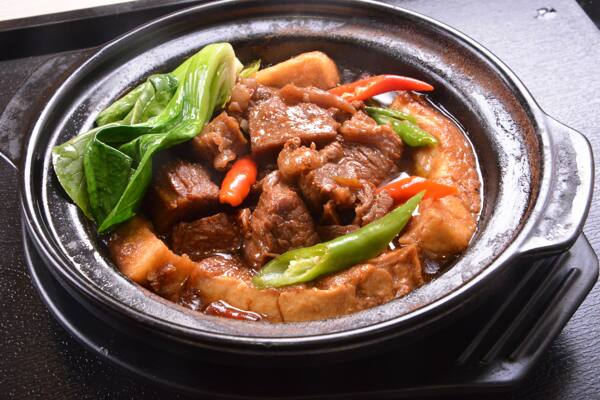 黃燜雞黃燜排骨米飯圖片