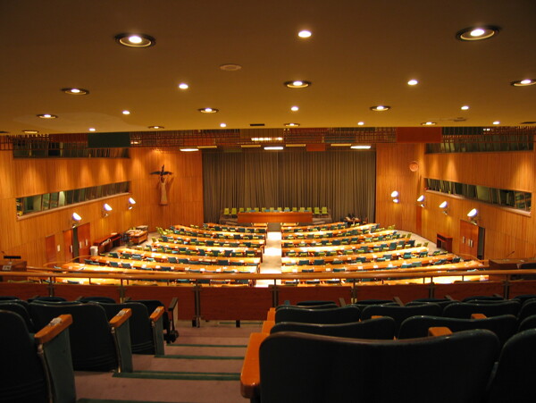 联大会议厅图片