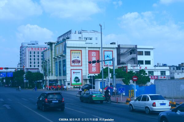 公路上的汽車圖片