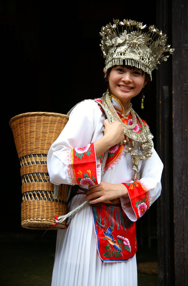 苗寨美女圖片