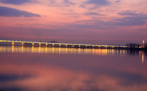 台儿庄运河大桥亮化夜景图片