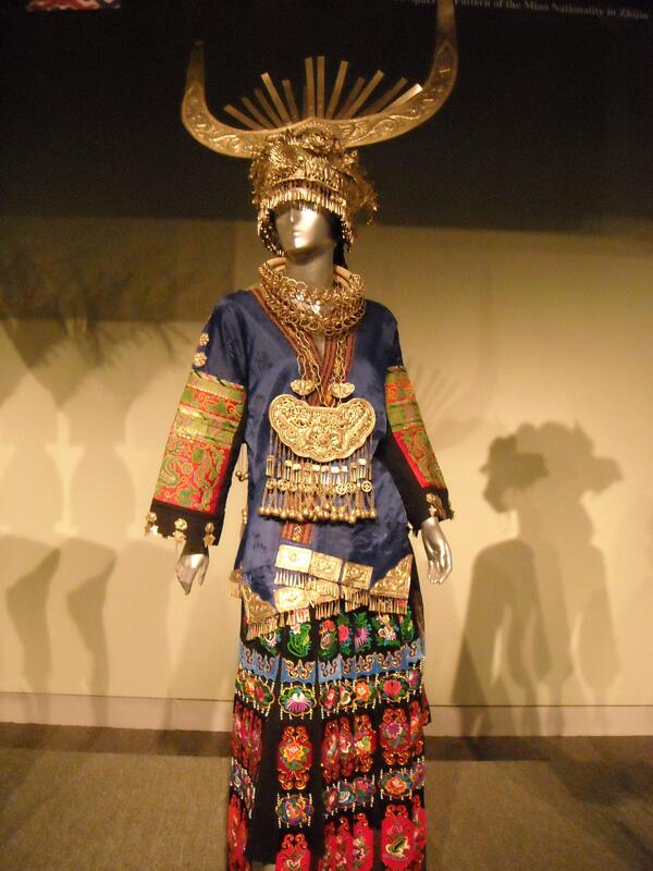 苗族传统服饰图片