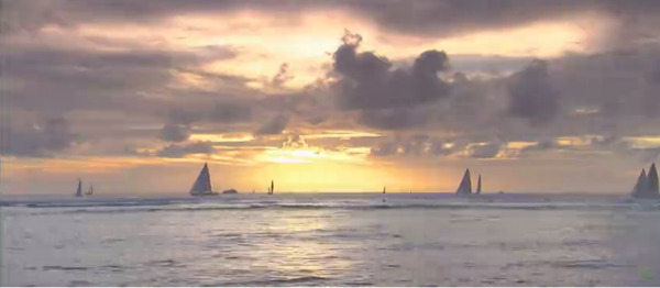 夕阳下海面上的帆船风光美景高清实拍视频