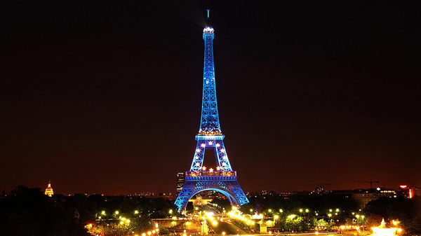 巴黎埃菲尔塔夜景图片