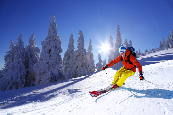 雪地与滑雪人物图片