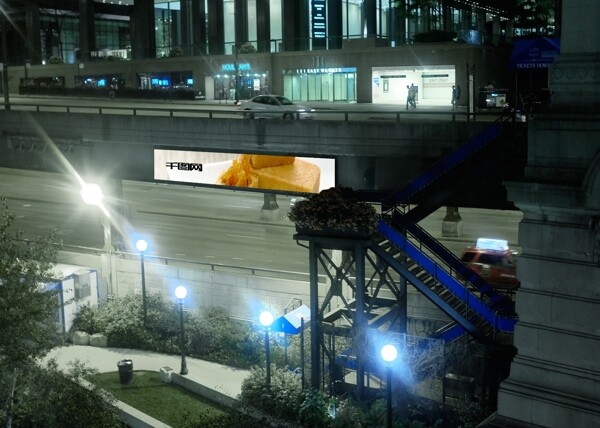 夜景廣告牌