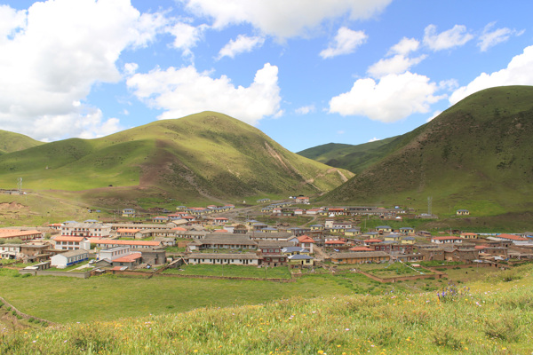 山上村莊景觀圖圖片