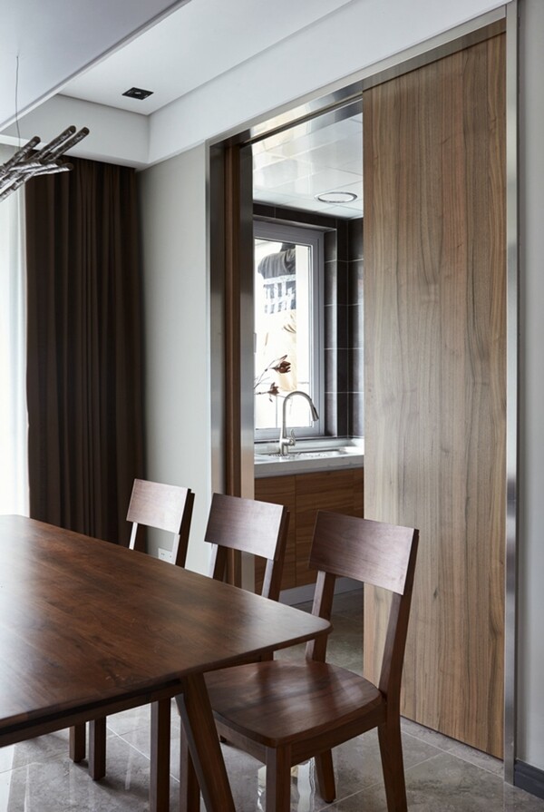 现代雅致客厅褐色推拉门室内装修效果图