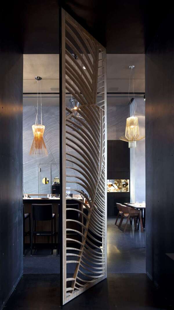 室内餐厅旋转门效果设计图片