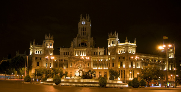 马德里皇宫广场夜景图片