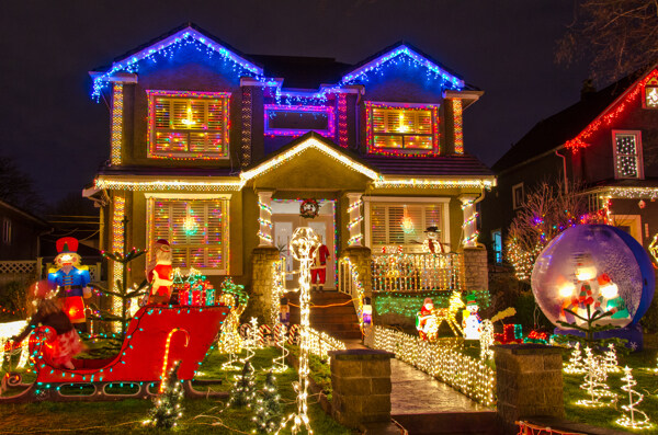 房屋院子圣诞节彩灯装饰