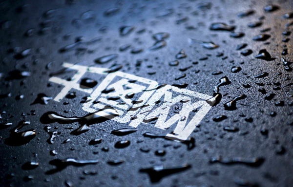 雨滴质感logo展示样机