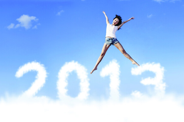 2013新年字体与跳跃的女人图片