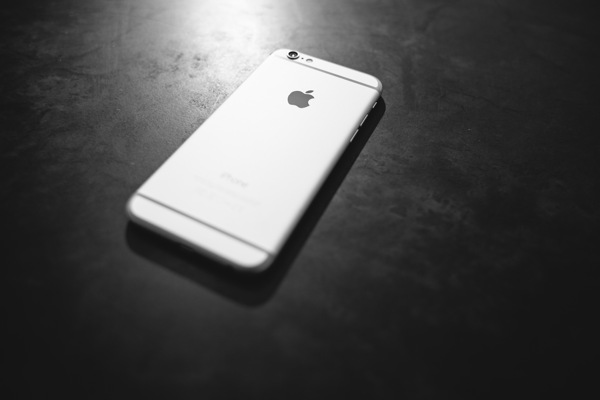 时尚银色苹果手机图片